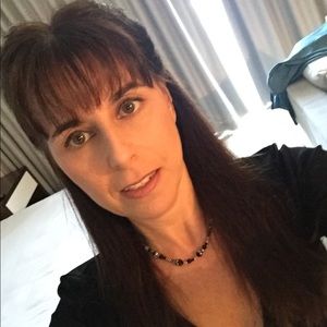 Meet your Posher, Lara